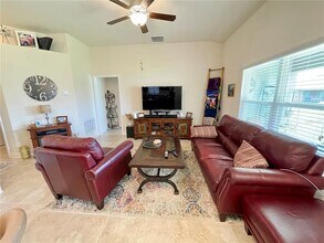 14526 Scottburgh Glen Dr in Wimauma, FL - Building Photo - Building Photo