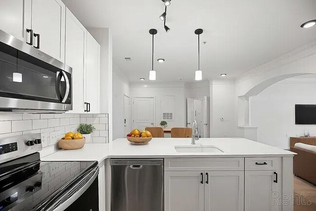 Weston Lakeside Apartments