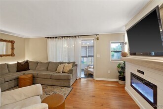 4310 Candlelight Ln in Liverpool, NY - Building Photo - Building Photo