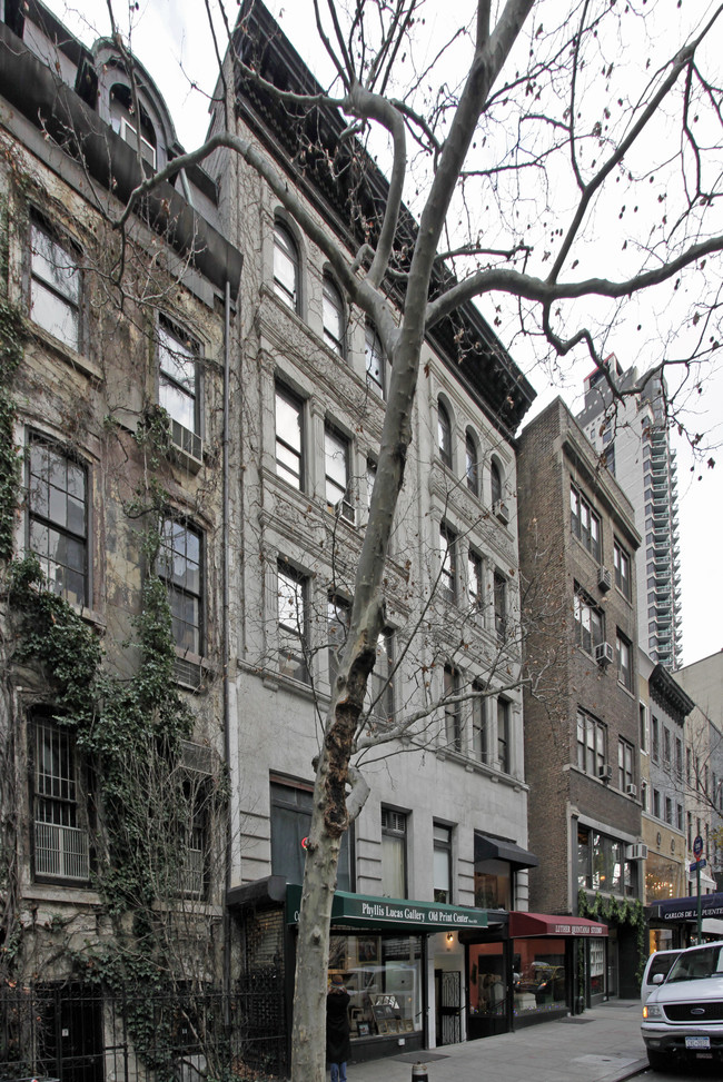 237 E 60th St in New York, NY - Building Photo - Building Photo