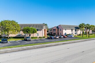 Gardenway Condominiums in Palm Beach Gardens, FL - Building Photo - Building Photo