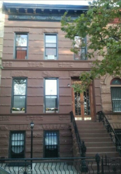 763 Jefferson Ave in Brooklyn, NY - Foto de edificio