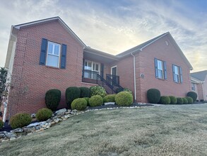 421 Amberland Ln in Maryville, TN - Building Photo - Building Photo