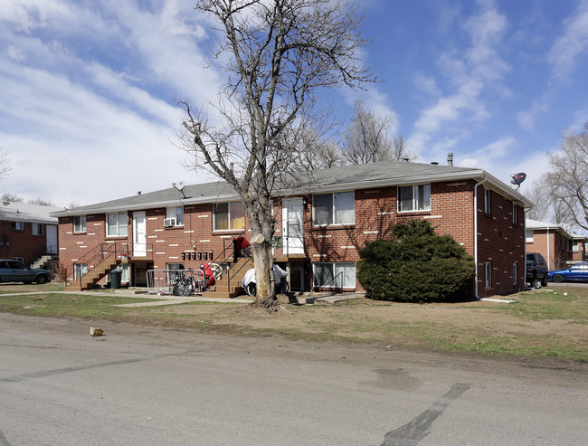 5345 W 3rd Pl in Lakewood, CO - Foto de edificio - Building Photo