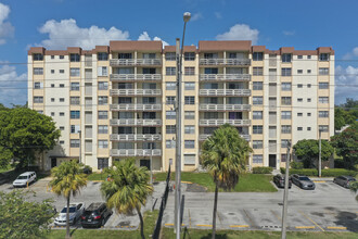 Parkway Towers in Miami, FL - Building Photo - Building Photo