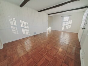 36 Givens Ave, Unit 1 in Stamford, CT - Foto de edificio - Building Photo