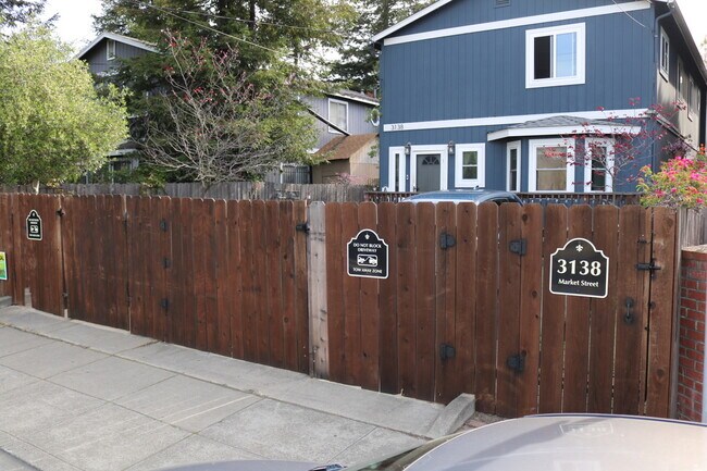 3138 Market St in Oakland, CA - Building Photo - Building Photo