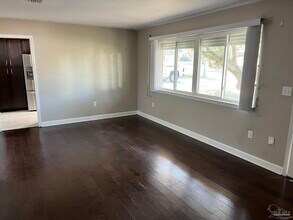 104 Navarre St in Gulf Breeze, FL - Building Photo - Building Photo