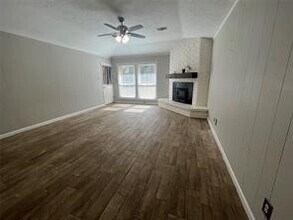 16064 Holly St in Porter, TX - Foto de edificio - Building Photo