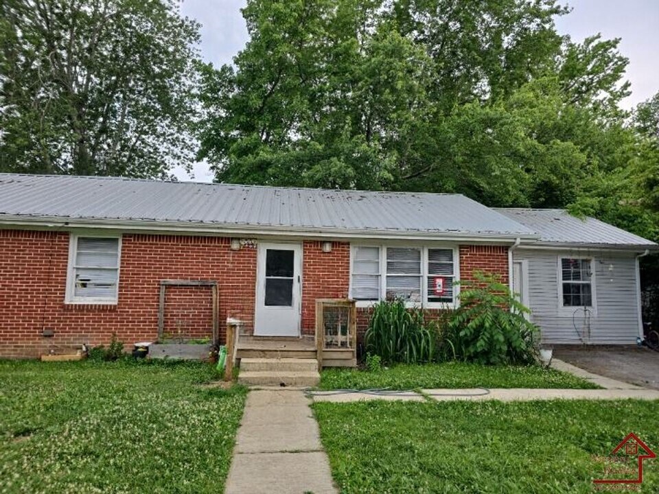 555 E 20th St in Cookeville, TN - Building Photo