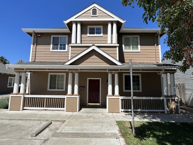property at 722 W 18th St