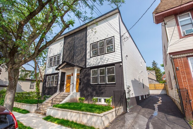 64 Grace St, Unit L1 in Irvington, NJ - Foto de edificio - Building Photo