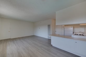 Encino Verde Apartments in Encino, CA - Foto de edificio - Building Photo