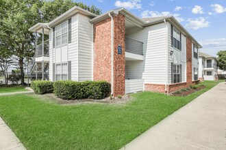 Las Villas De Leon Apartments in San Antonio, TX - Foto de edificio - Building Photo