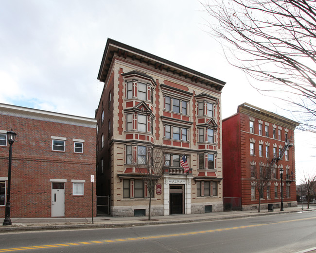 Alma in Waterbury, CT - Foto de edificio - Building Photo