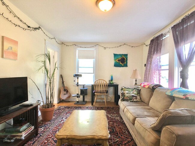 23 Allston St, Unit 1 in Boston, MA - Foto de edificio - Building Photo
