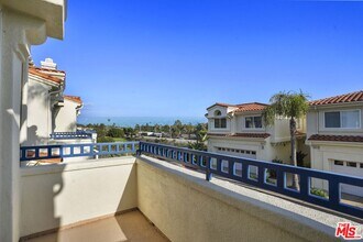 6457 Zuma View Pl in Malibu, CA - Building Photo - Building Photo