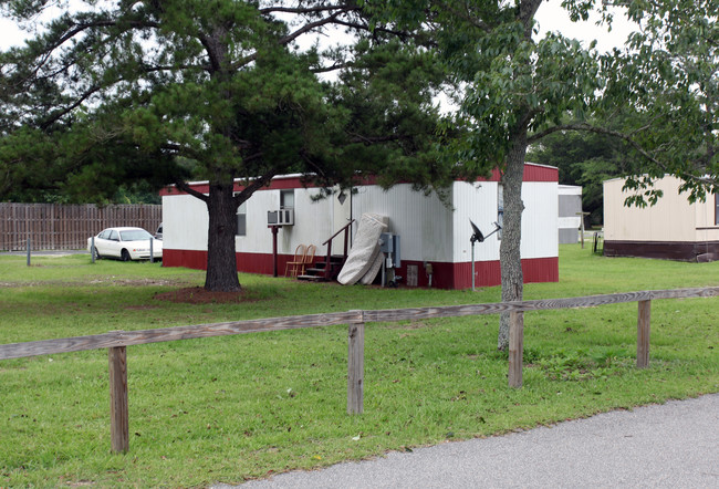 Neill Mobile Home Park in Leland, NC - Building Photo - Building Photo