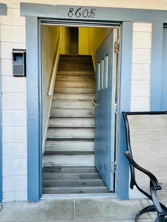 860 W 47th St in Los Angeles, CA - Building Photo