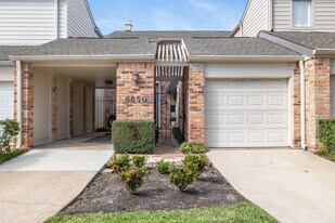 5850 Valley Forge Dr in Houston, TX - Building Photo