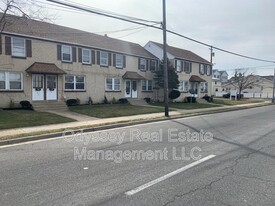 202 W Spencer Ave in Wildwood, NJ - Foto de edificio - Building Photo