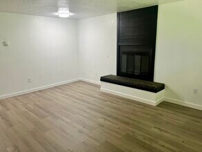 132 NW Larry St, Unit 132 in Pullman, WA - Foto de edificio - Building Photo