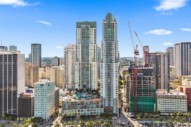 244 Biscayne Blvd, Unit 1709 in Miami, FL - Foto de edificio - Building Photo