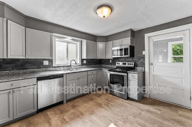 4718 Craig Ln in Overland Park, KS - Building Photo - Building Photo