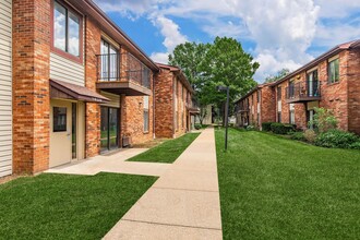 Shawnee Village in Marion, IL - Foto de edificio - Building Photo
