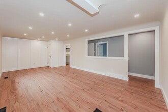 5 Cadillac Dr in Guelph, ON - Building Photo - Building Photo