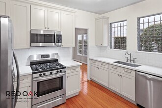 206 S Martel Ave in Los Angeles, CA - Building Photo - Building Photo
