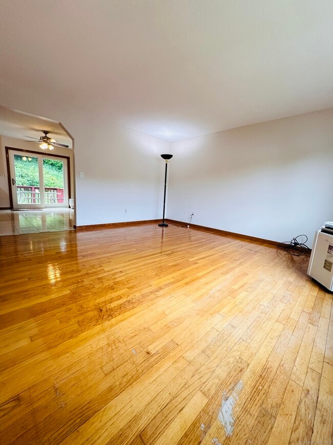 61 Sandy Brook Dr in New Britain, CT - Building Photo - Building Photo
