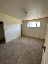 524 SE Douglas Ave in Roseburg, OR - Building Photo - Building Photo