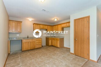 204 Palmer Ct in Pleasant Hill, MO - Building Photo - Building Photo