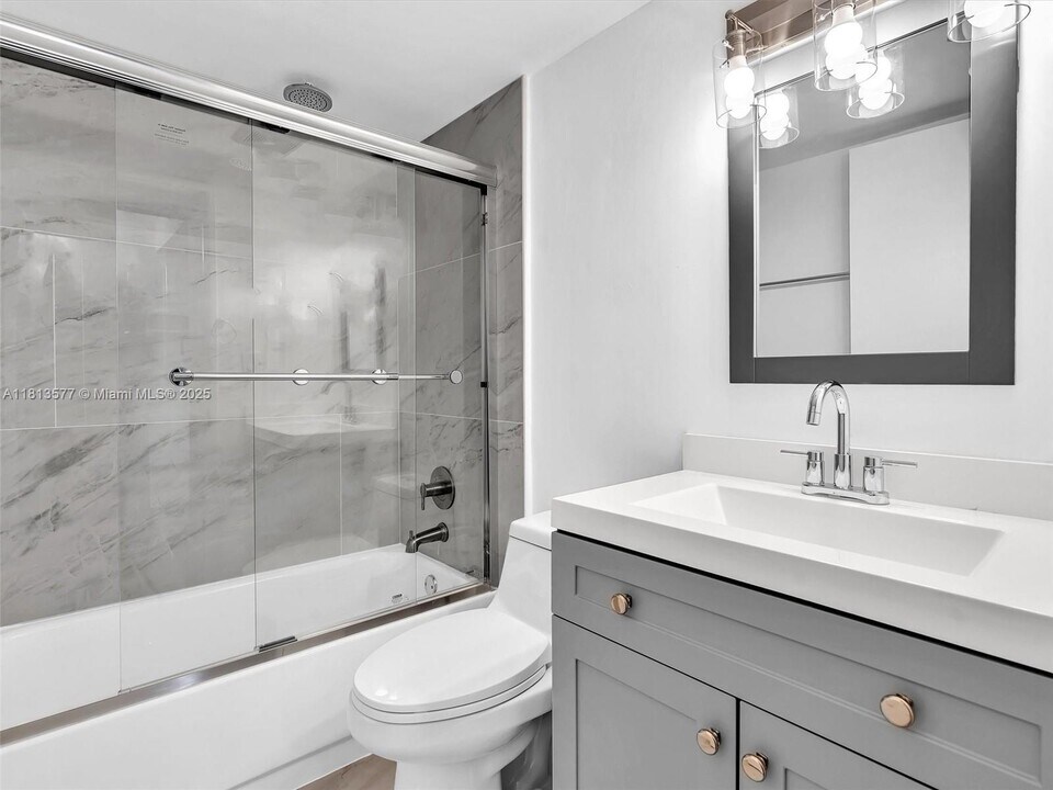 1740 NW N River Dr in Miami, FL - Building Photo