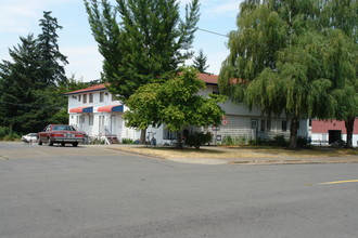 1901 Front St NE in Salem, OR - Foto de edificio - Building Photo