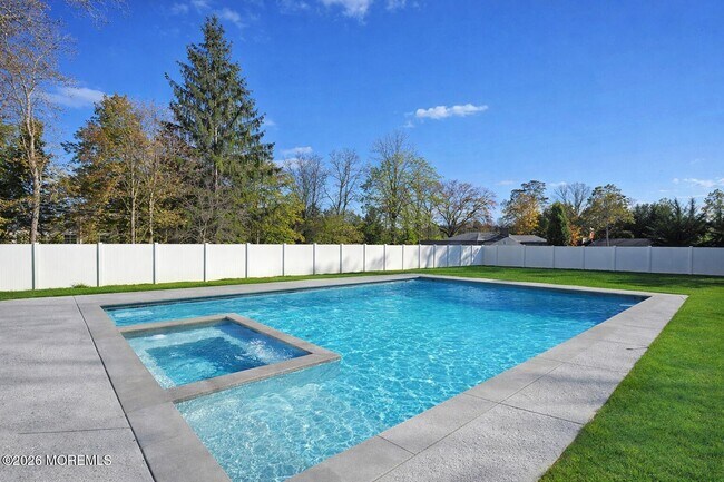 98 Hollywood Ave in West Long Branch, NJ - Building Photo - Building Photo