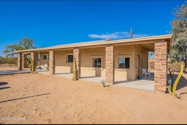 3950 W Camino del Toro in Sahuarita, AZ - Foto de edificio - Building Photo