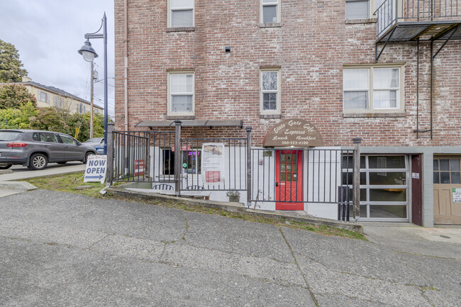 102 State Ave in Bremerton, WA - Building Photo - Building Photo