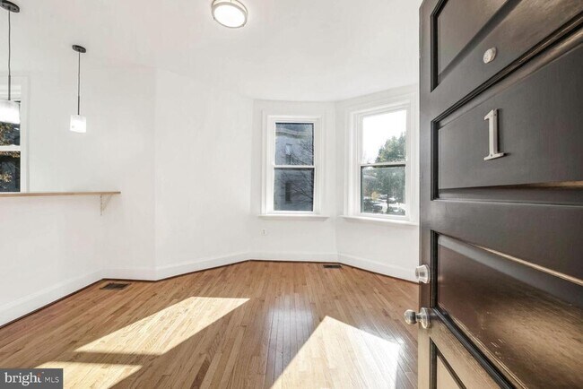 2801 11th St NW-Unit -1 in Washington, DC - Foto de edificio - Building Photo