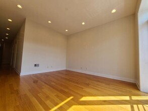 3339 N Halsted St in Chicago, IL - Building Photo - Building Photo