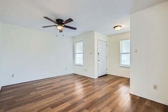 3301 Vintage Hills Cove in Austin, TX - Building Photo - Building Photo