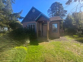 8455 S Victoria Ave in Rockaway Beach, OR - Building Photo