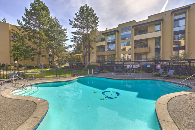 12 Central Square in Bellevue, WA - Foto de edificio - Building Photo