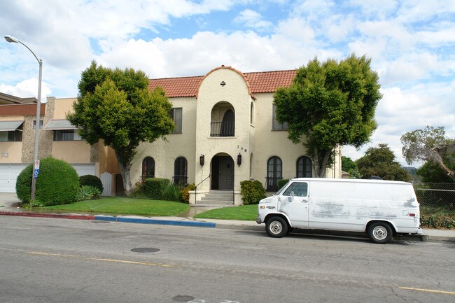 708 N Jackson St in Glendale, CA - Building Photo - Building Photo