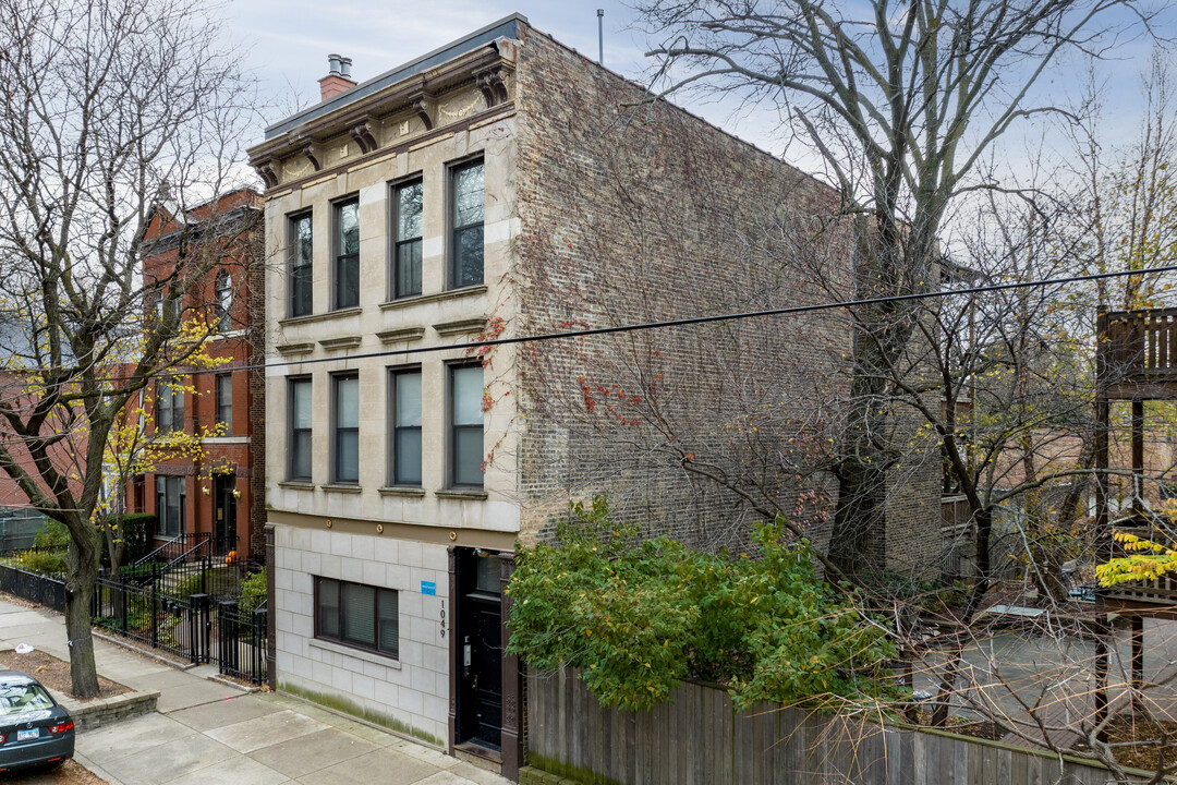 1049 W Webster Ave in Chicago, IL - Building Photo