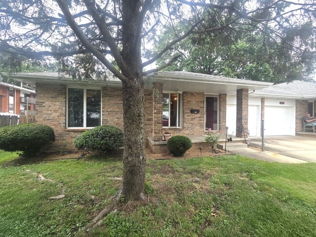 property at 2065 S Kentwood Ave