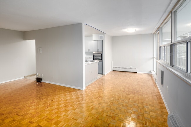 30 Speers Road Apartments in Oakville, ON - Building Photo - Interior Photo