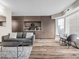 156 Cumberland St, Unit SI ID1495833P in Toronto, ON - Building Photo