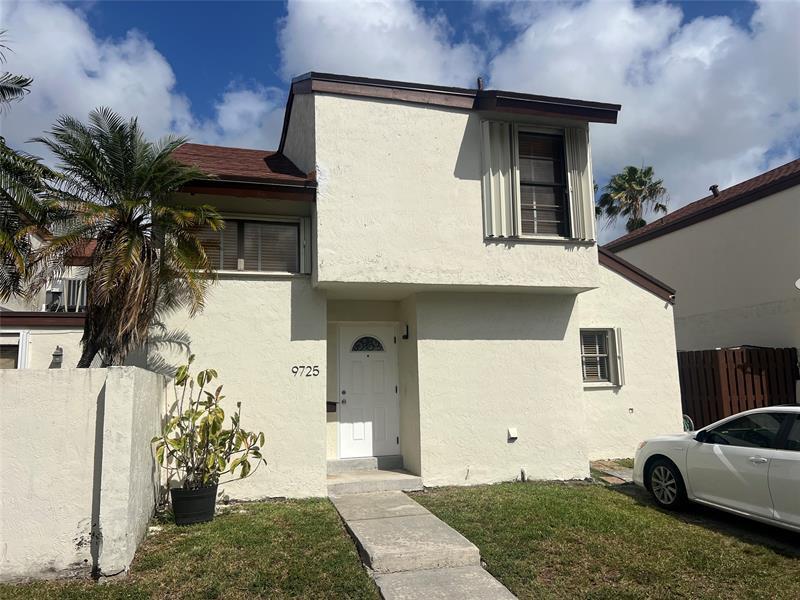 9725 NW 5th Terrace in Miami, FL - Building Photo